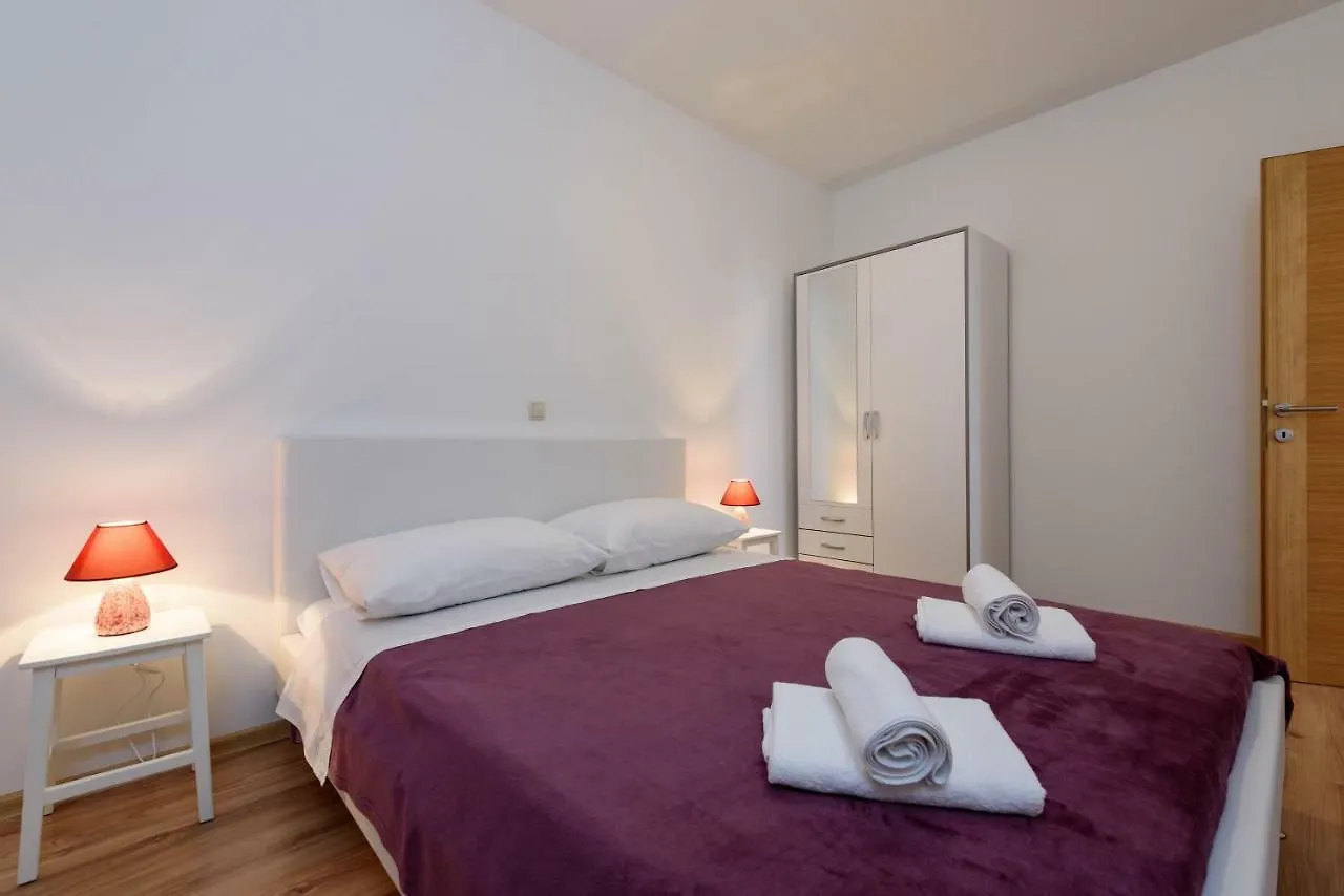 Apartment Apartmani Beran Seget Vranjica Croatia