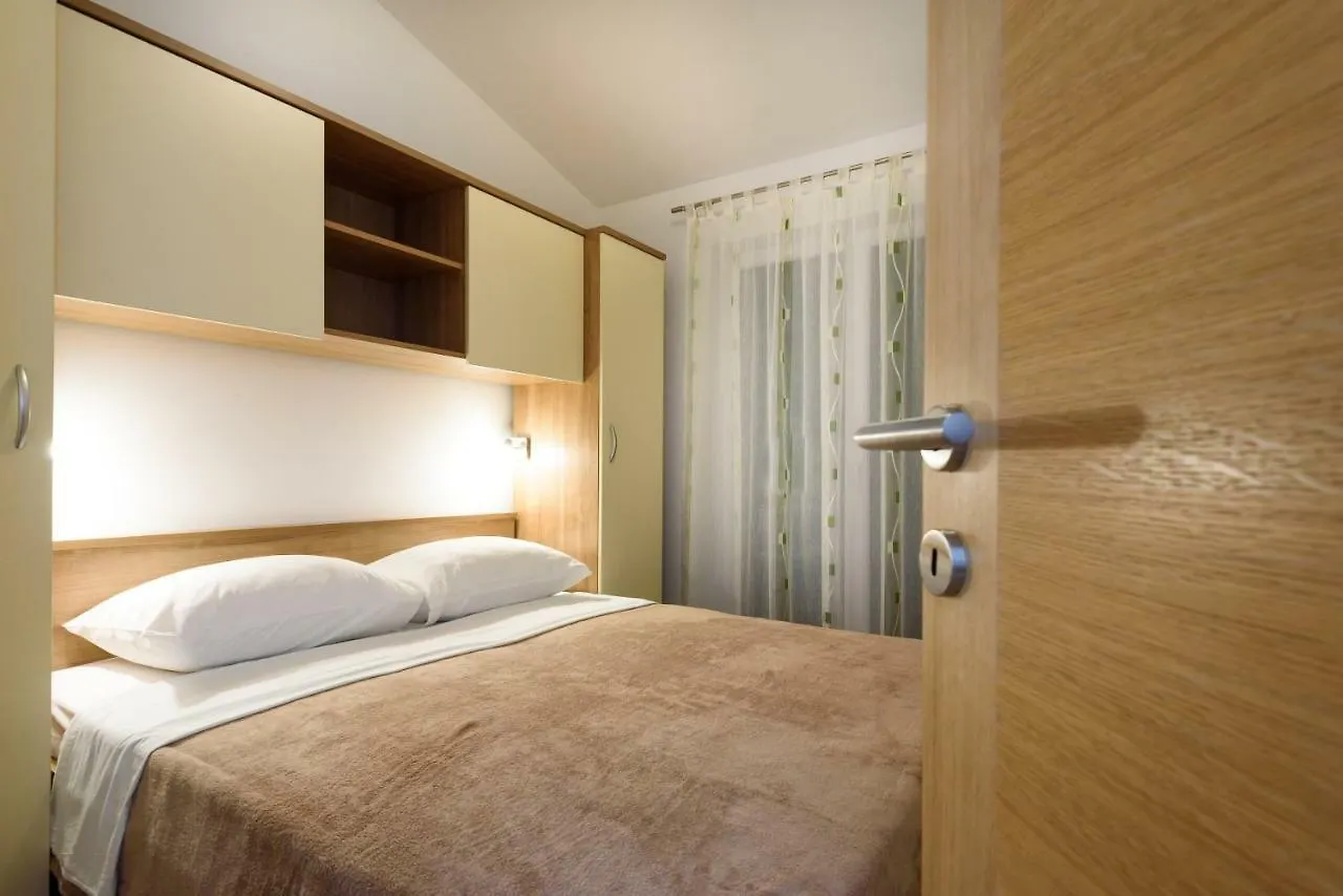 Apartment Apartmani Beran Seget Vranjica